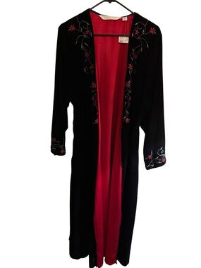 NWT-Victoria’s Secret Collection Velvet Robe Black Red Embroidered Long Belted M